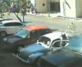 Ladrões são flagrados por câmera durante roubo de carro no DF